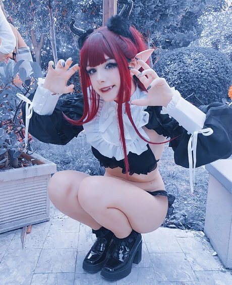 Little Giuli nackt exklusive foto