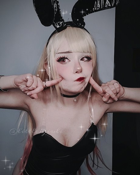 Little Giuli erotische heiße foto