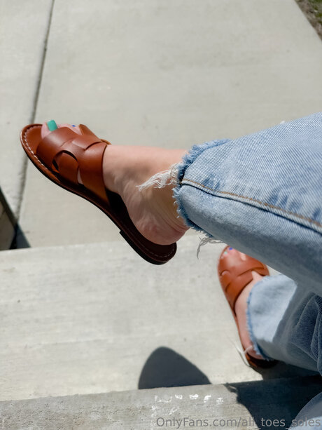 Ali Toes Soles schauspielerin heiße bild