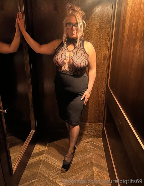 Naturalbigtits69 pornostar heiße fotos