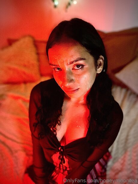 Honeymoontea model pornographische galerie