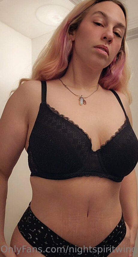 Nightspiritwingsfree model nette bilder