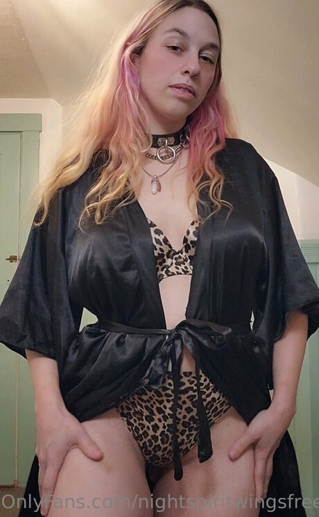 Nightspiritwingsfree schauspielerin kunst bilder