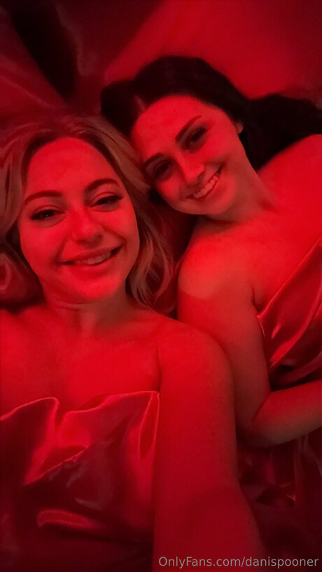 Dani Spooner nacktheit akt archiv