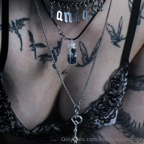 Misty Mournings model sexy bild