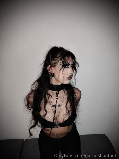 Gasia Shoutoutt model erotische bild
