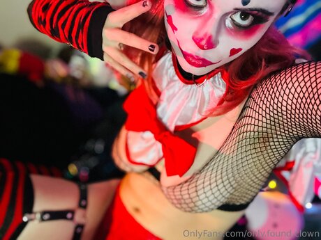 Only Found Clown pornostar kunst fotos