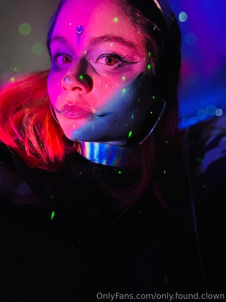 Only Found Clown top hübsche galerien