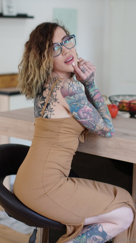 Roxy Rainvip model perfekte fotos