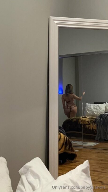 Babyysandra exklusive nacktheit bild