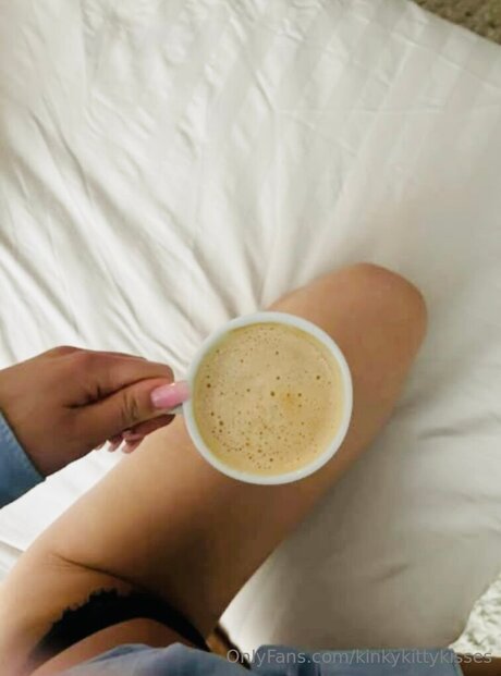 Kinkykittykisses model pornografische foto