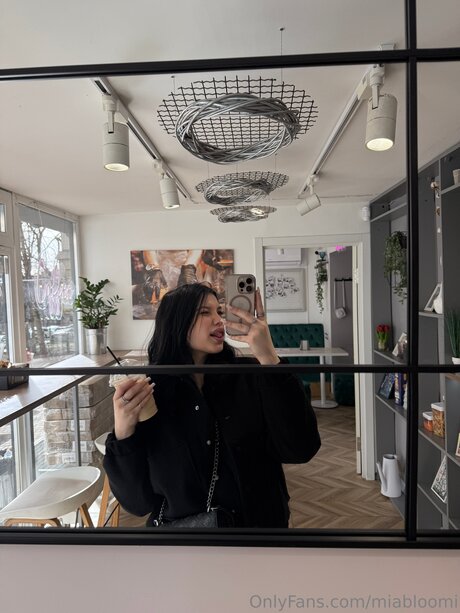 Miabloomi top akt fotos