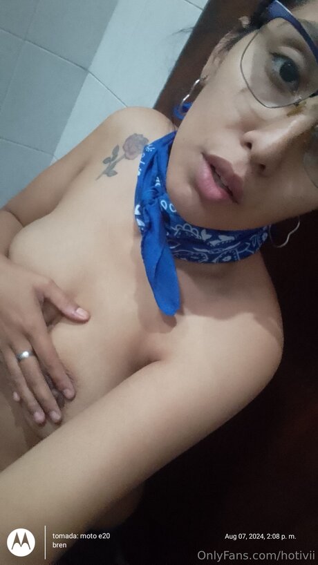 Hotivii model nackte fotos