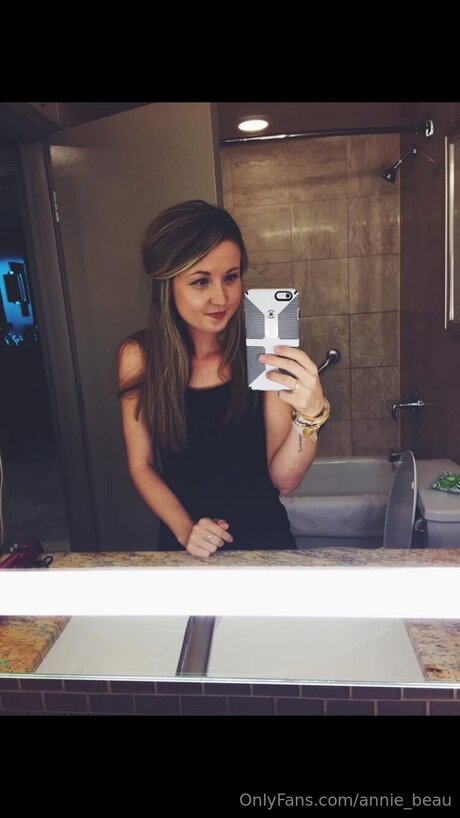 Annie Beau top nackte bild