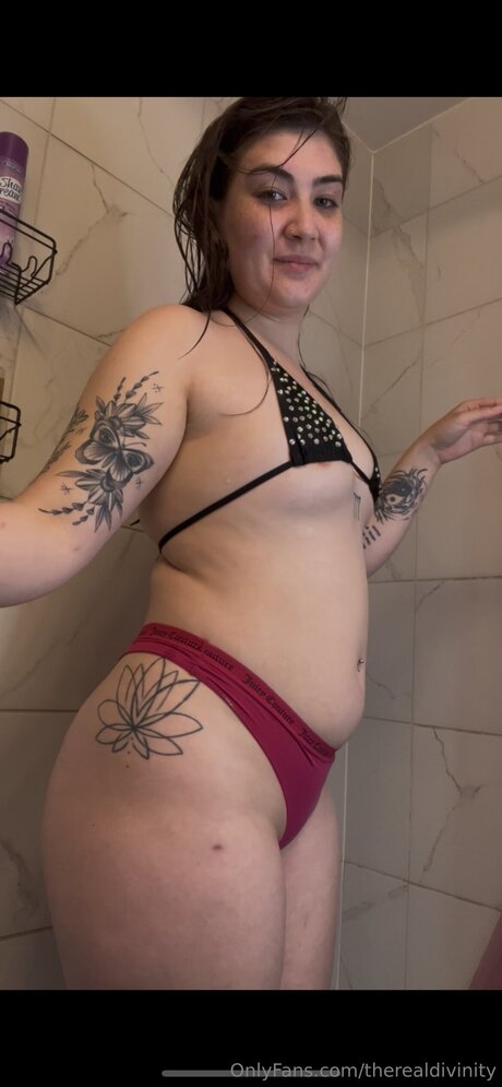 Therealdivinity nette foto