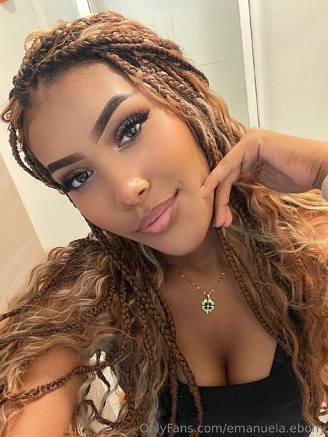 Emanuela Ebony perfekte porno archiv