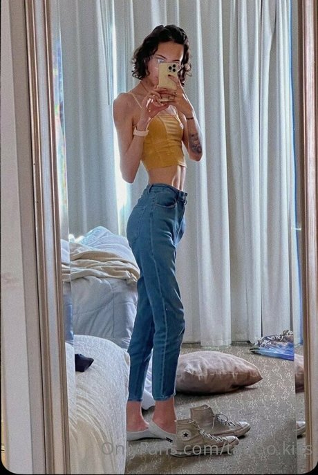 tattoo kiss model nackt fotos