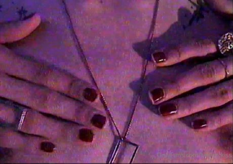 tattoo kiss xxx sexy bild