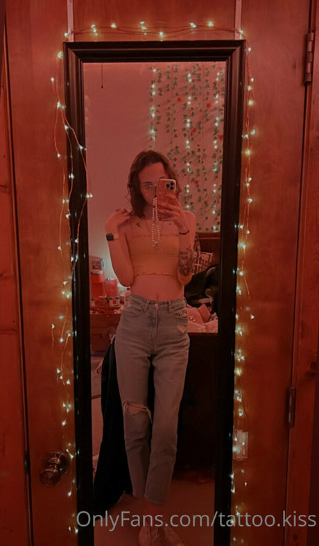 tattoo kiss erwachsene akt fotos