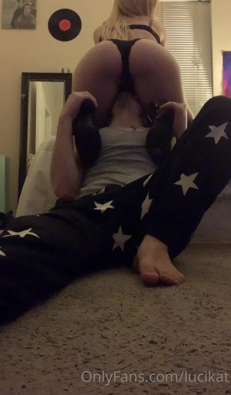 Loraveee model heiße fotos