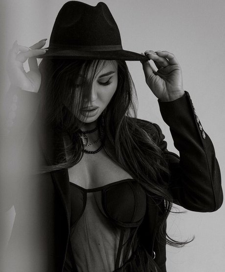 lesbische verführung onlyfans hübsche kunst archiv