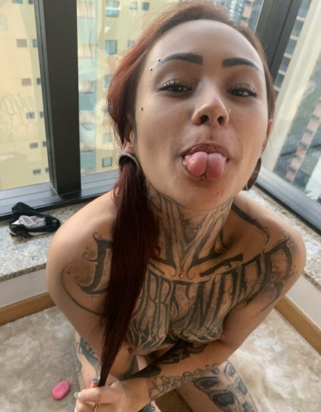 surya sparrow nackt top bilder