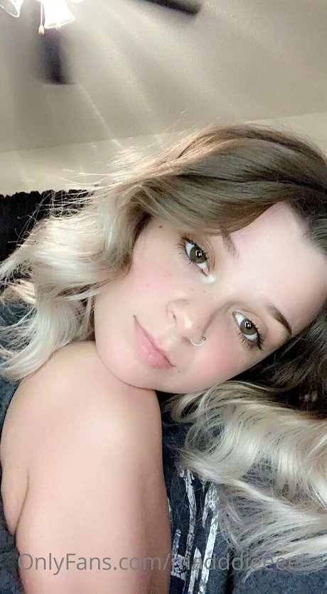 ellabelleeee hd nackte bild