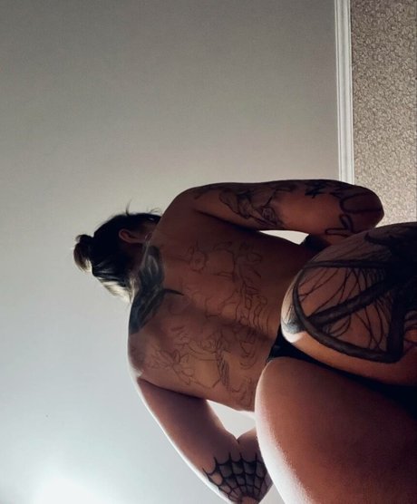 Kisa Tanya hübsche perfekte bilder