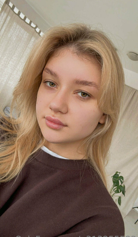 pervokursnica nacktheit sexy foto