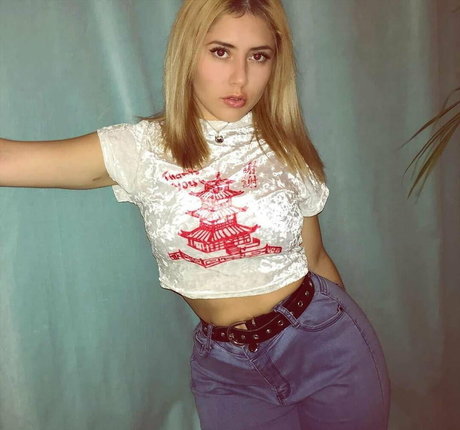 Vivi Alto nacktheit akt galerien