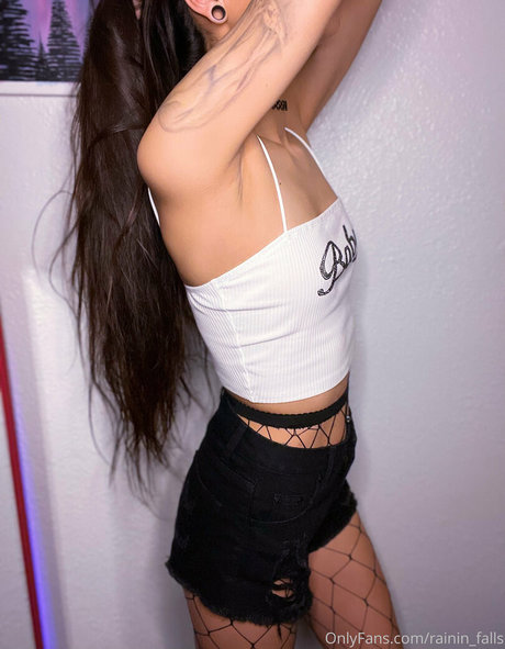 rainin falls nackt pornografische bilder