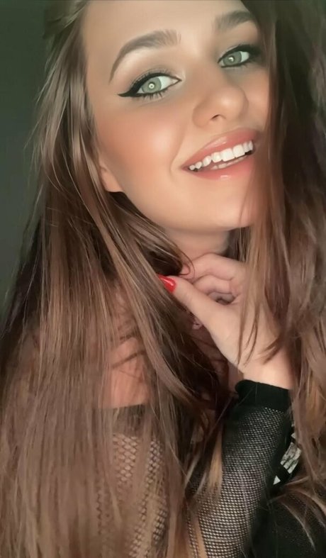 behaarte achseln onlyfans top akt foto