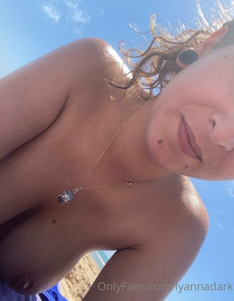 lyannadark kunst schöne galerien