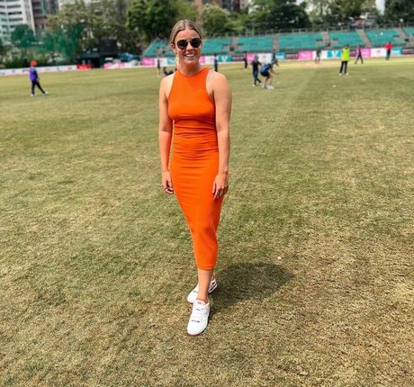 Alex Hartley Cricket erotische akt galerie