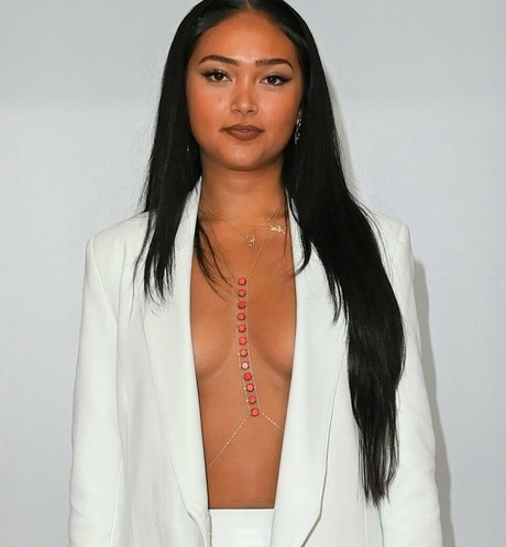 Joy Crookes exklusive pornografische bild