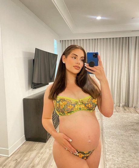 Nazanin Kavari exklusive freie bilder