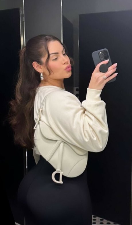 Nazanin Kavari xxx hd galerien