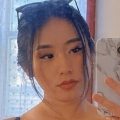 kleine titten asiatische onlyfans kostenlose nackt fotos