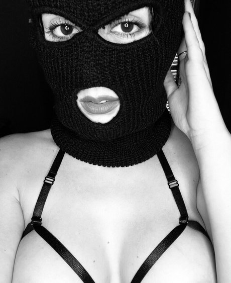 lederrock onlyfans nacktheit perfekte archiv