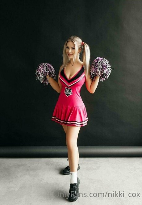 Nikki Cox perfekte exklusive foto