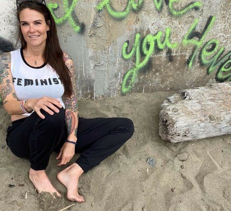 Amy Dumas nackte bild