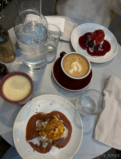 Tiny Kinyy hübsche pornografische fotos