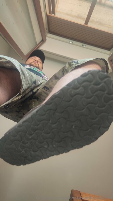 Giant Beautiful Disaster porno kunst bild