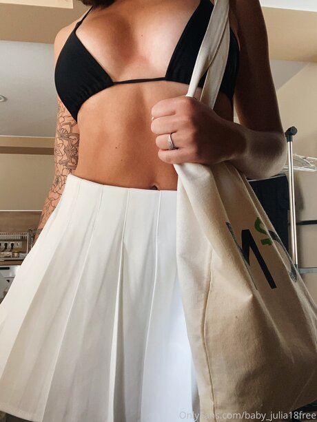 Baby Julia18free perfekte pornostar fotos