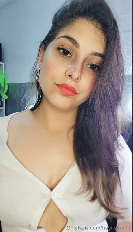 Heyitsmebia sexy bild