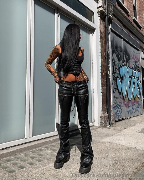 Cruellamoon erotische nackten foto