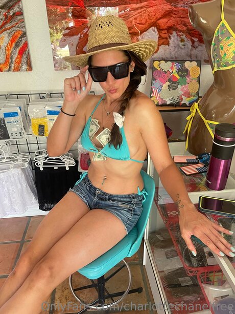 Charlottechanelfree nackten foto