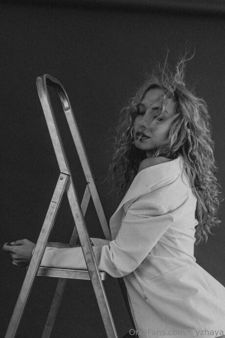 R Yzhaya schöne sexy galerien