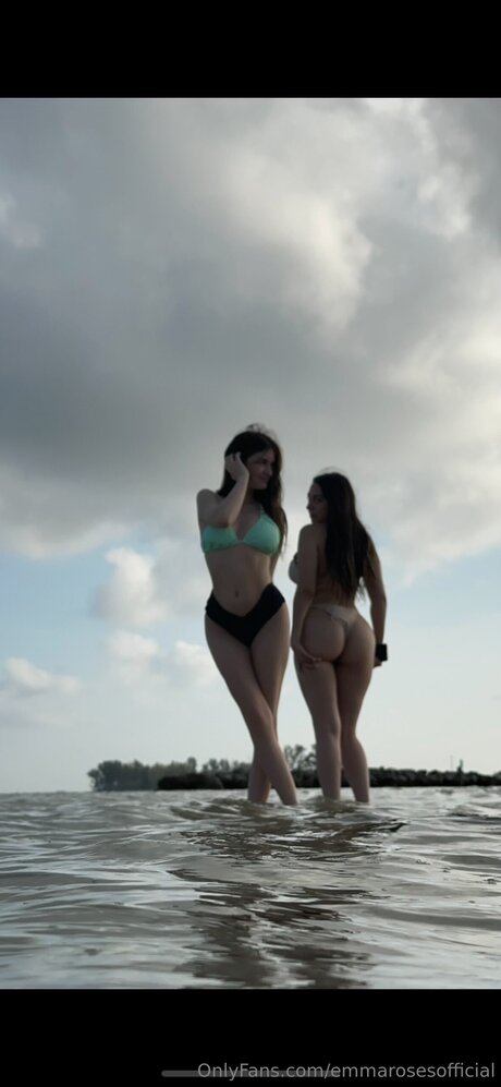 Emmarosesofficial top nackt fotos