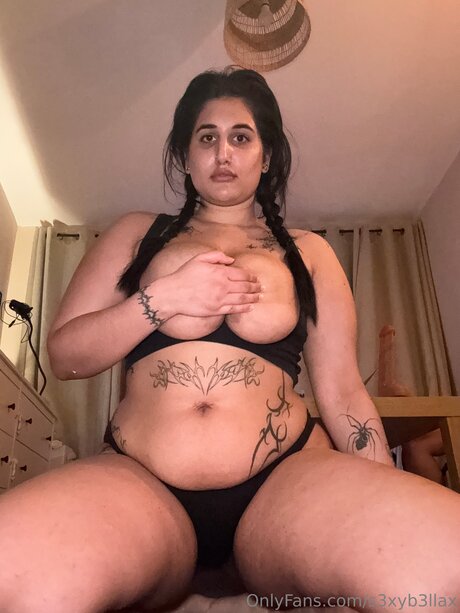 S3xyb3llax perfekte schöne bild